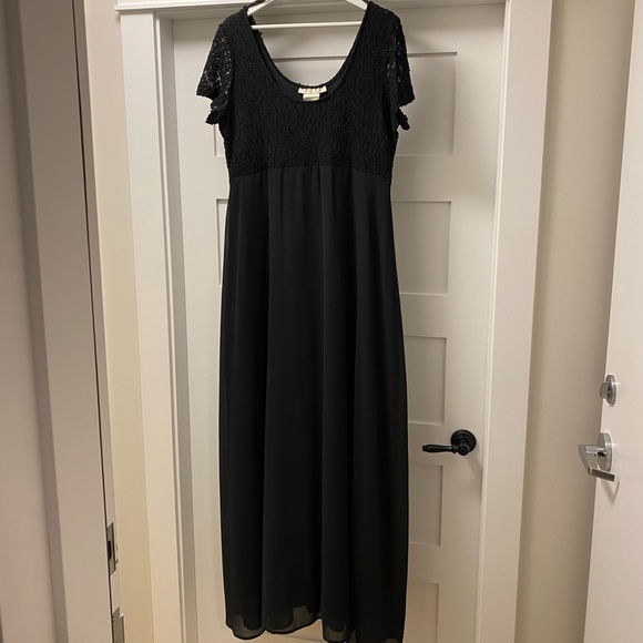 Floor length black dress, satin/crepe skirt w/lace top, empire waist, size 14/16 - Picture 1 of 8